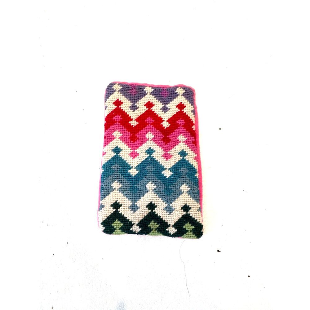 Lands' End Zig Zag Needlepoint Phone Pouch Open Top Pink Small 3" x 5"